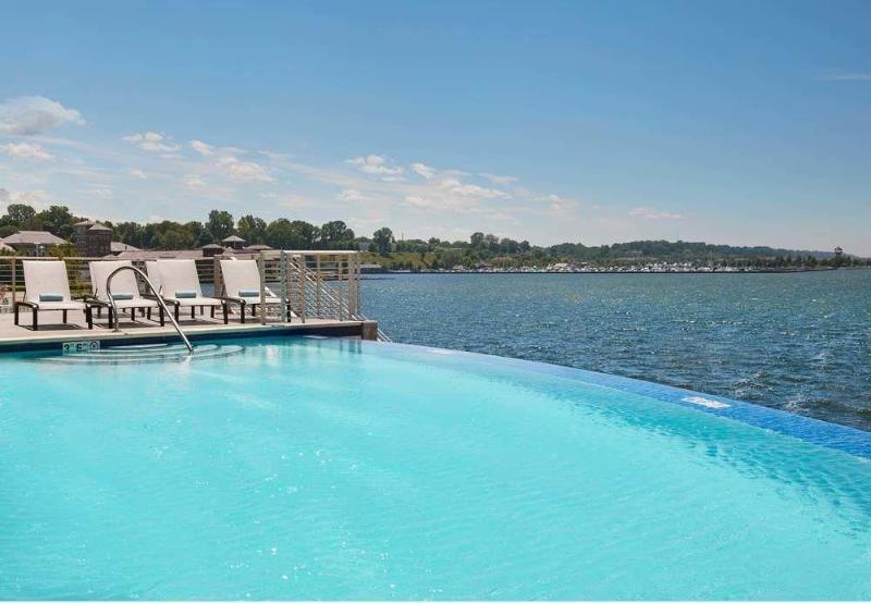 Отель Courtyard By Marriott Erie Bayfront Экстерьер фото