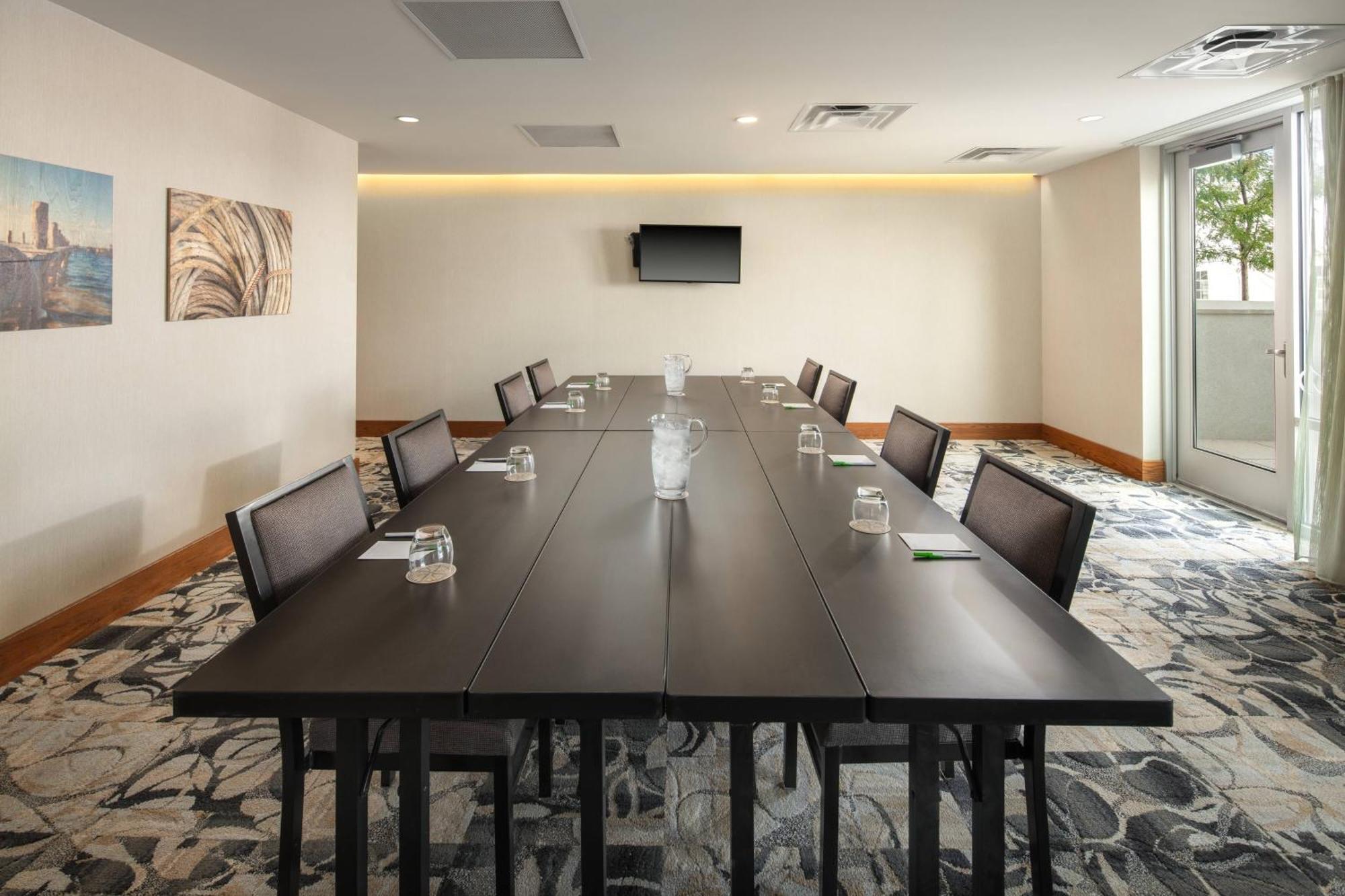 Отель Courtyard By Marriott Erie Bayfront Экстерьер фото