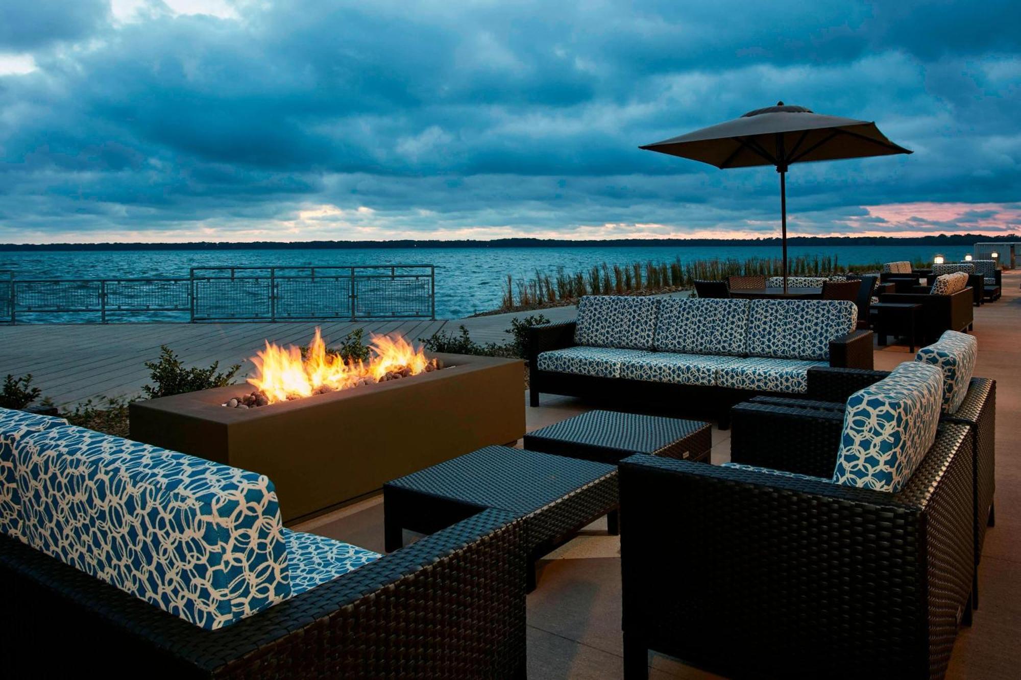 Отель Courtyard By Marriott Erie Bayfront Экстерьер фото