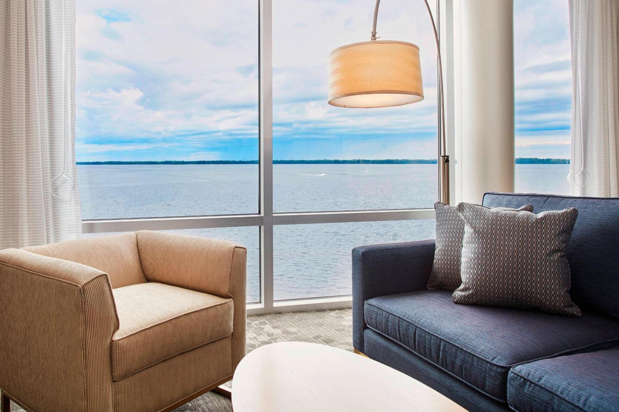 Отель Courtyard By Marriott Erie Bayfront Экстерьер фото
