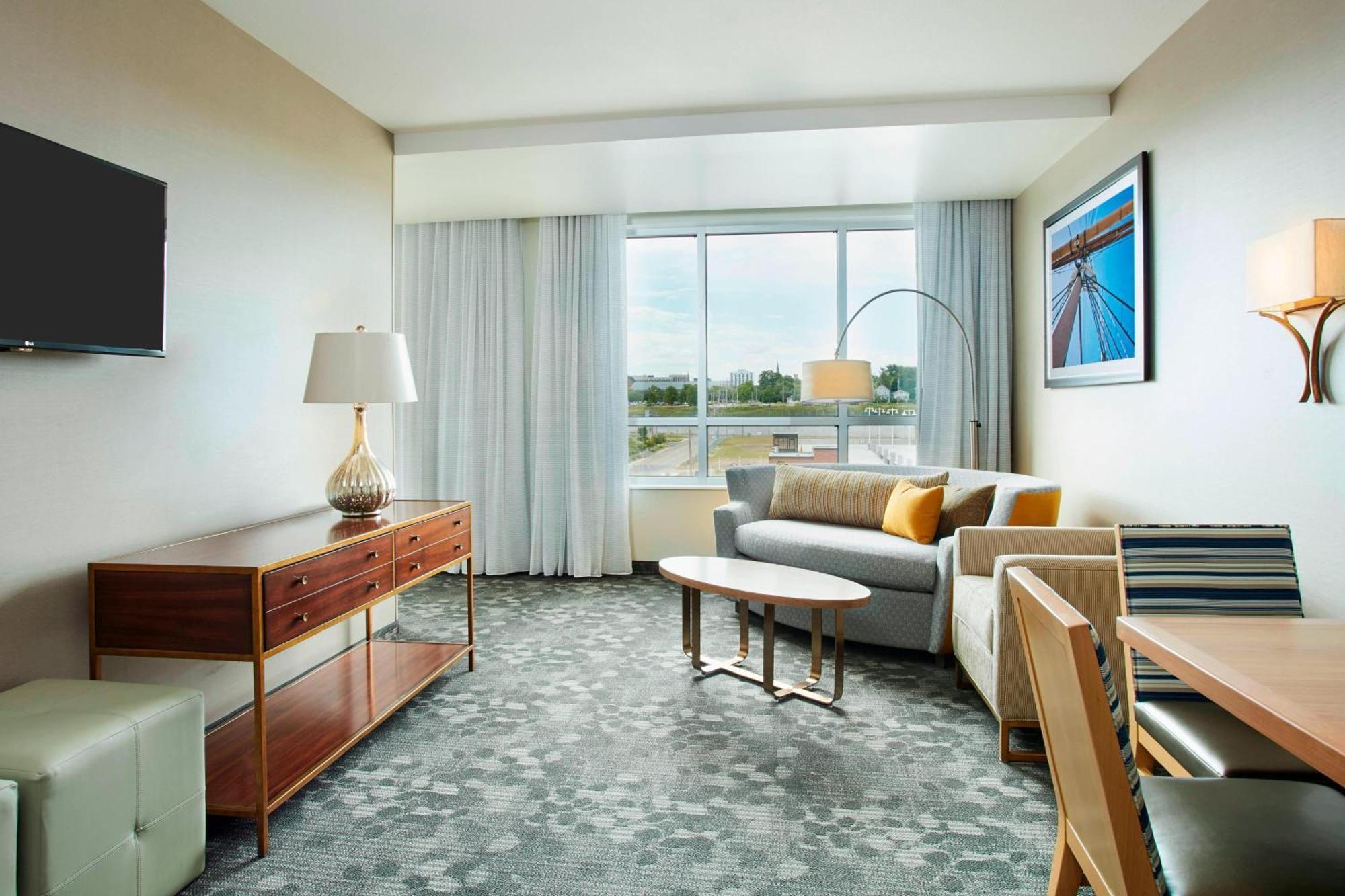Отель Courtyard By Marriott Erie Bayfront Экстерьер фото