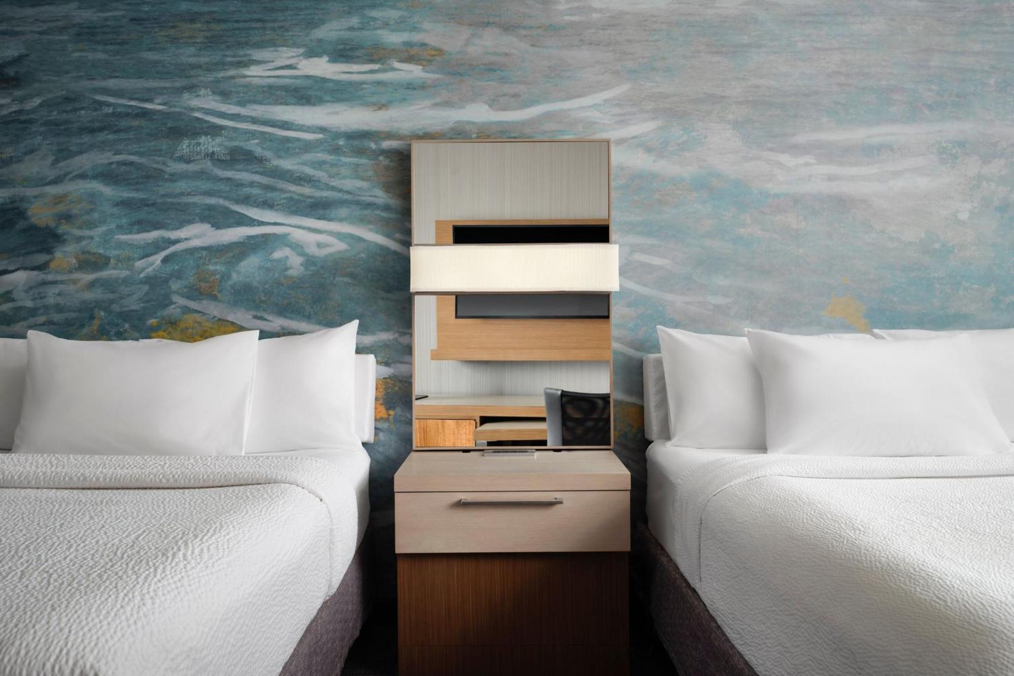 Отель Courtyard By Marriott Erie Bayfront Экстерьер фото