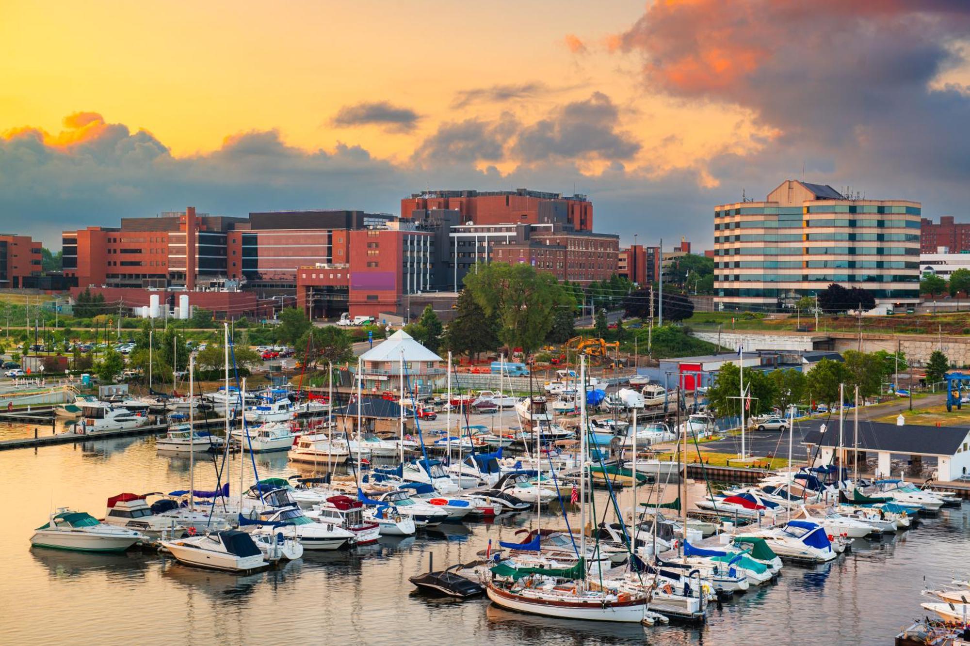 Отель Courtyard By Marriott Erie Bayfront Экстерьер фото