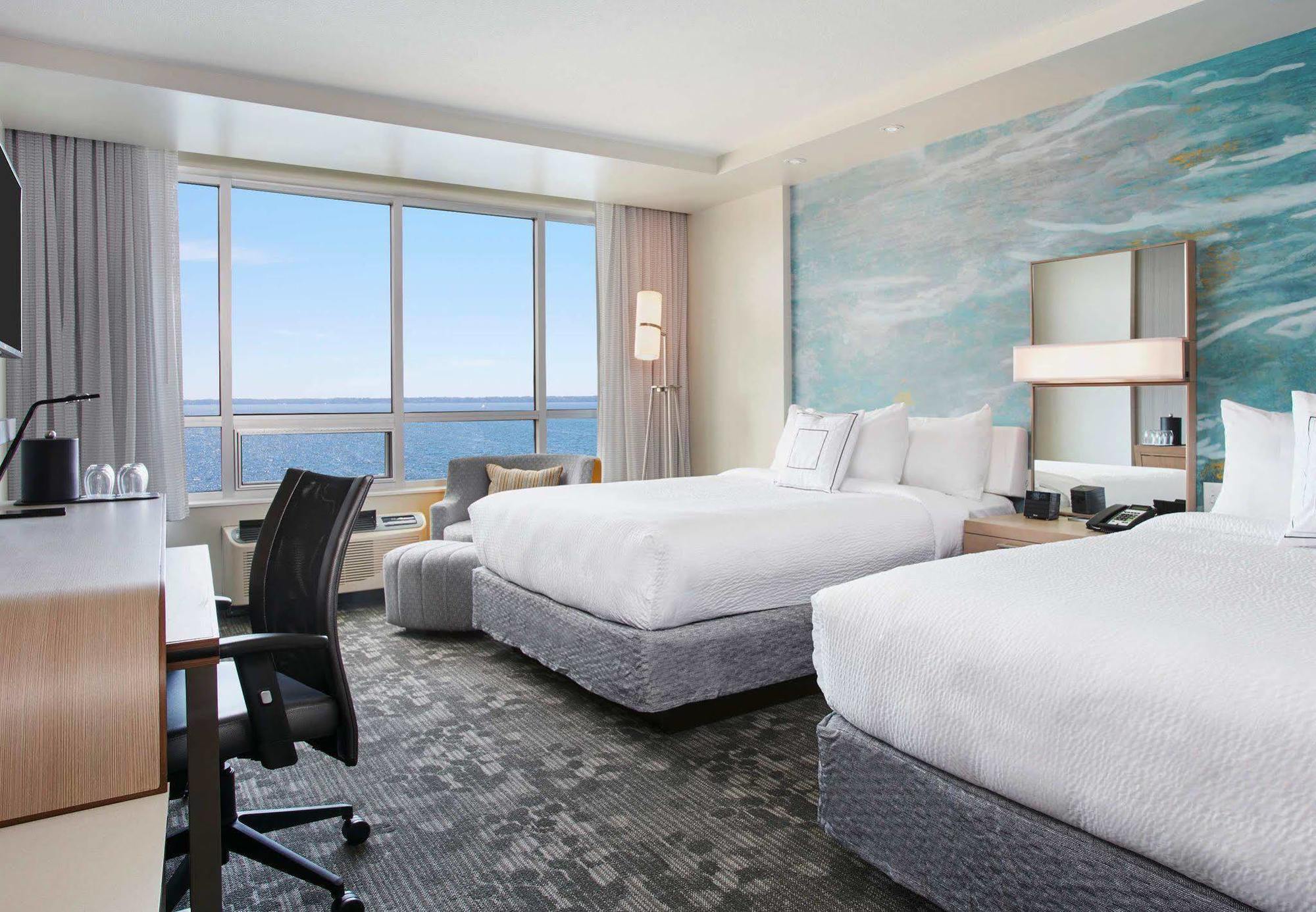 Отель Courtyard By Marriott Erie Bayfront Экстерьер фото