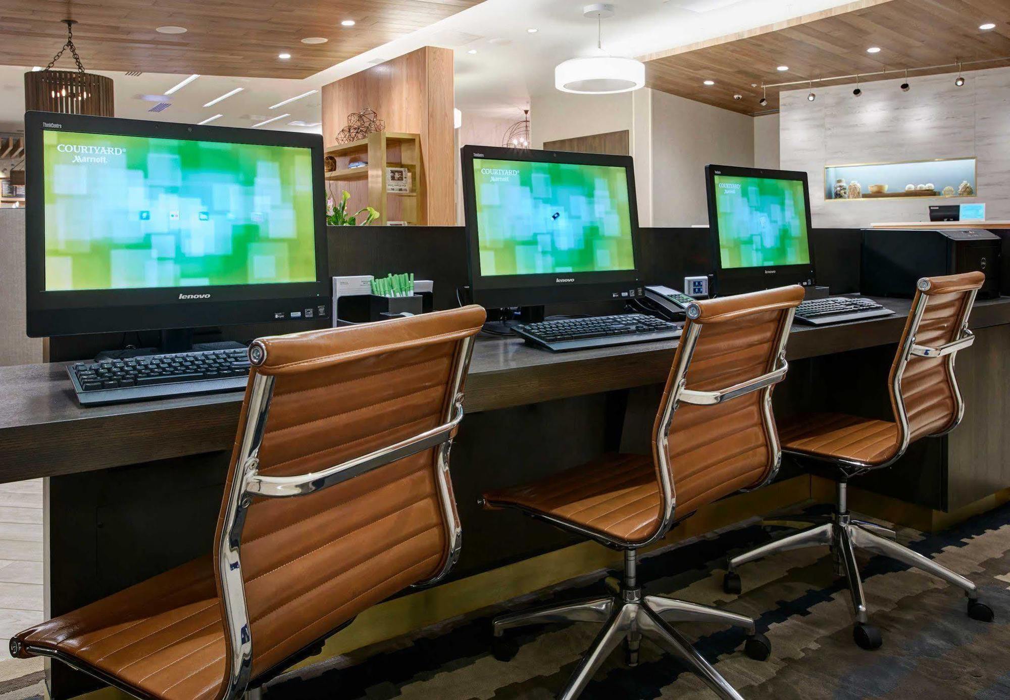 Отель Courtyard By Marriott Erie Bayfront Экстерьер фото